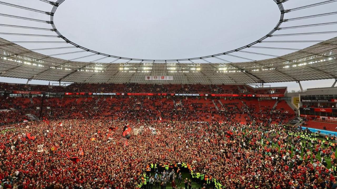 Bayer Leverkusen berhasil meraih gelar juara Bundesliga untuk pertama kalinya. Hal tersebut dipastikan setelah tim asuhan Xabi Alonso itu menumbangkan Werder Bremen dengan skor telak 5-0 dalam laga lanjutan pekan ke-29 Bundesliga 2023/2024 pada Minggu (14