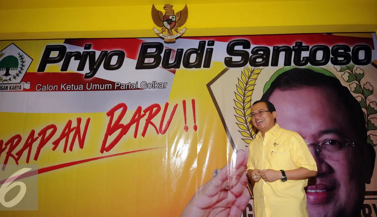 Priyo Budi Santoso bersiap memberikan keterangan pada deklarasi pencalonan dirinya menjadi Calon Ketua Umum Partai Golkar di Jakarta, Kamis (14/4/2016). Pemilihan dilaksanakan pada Munaslub Partai Golkar, Mei mendatang. (Liputan6.com/Helmi Fithriansyah)