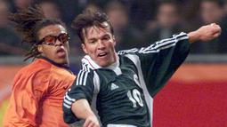 Kapten Jerman, Lothar Matthaeus, menjadi pemain tertua sepanjang sejarah Piala Eropa. Saat bermain di Piala Eropa 2000, Matthaeus berusia 39 tahun 2 bulan 30 hari. (AFP/ANP/Marcel Antonisse)