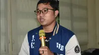 Aktivis Asal Gorontalo, Inkrianto Mahmud kritik soal rencana kebijakan pemerintah yang memberikan bansos kepada pelaju judi (Arfandi Ibrahim/Liputan6.com)