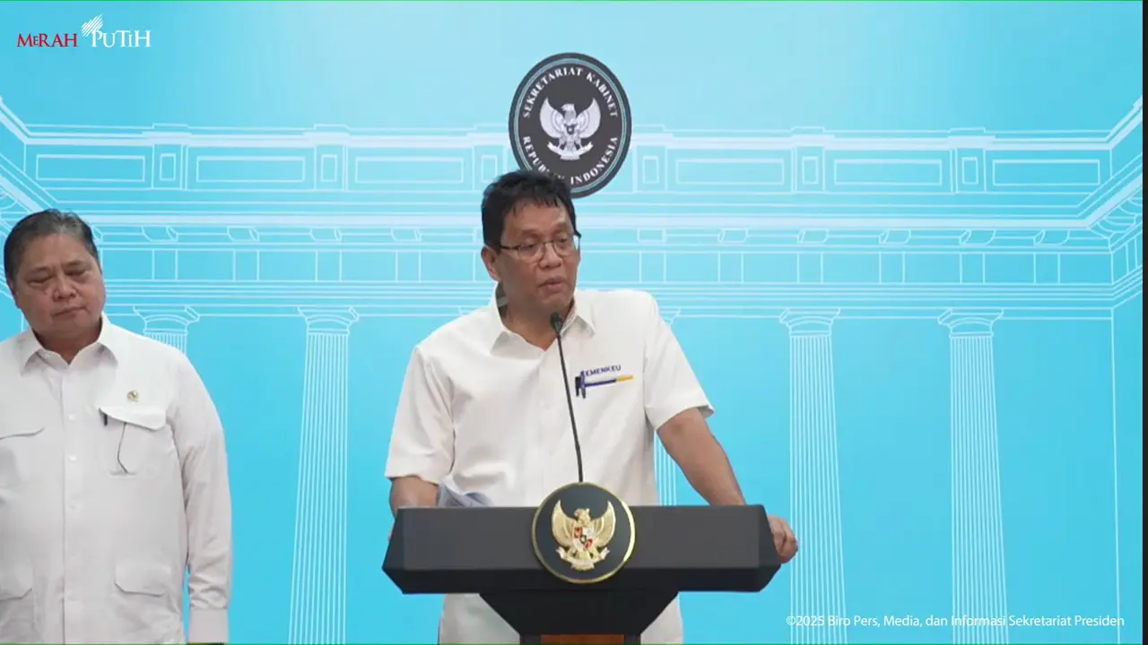 Menteri Keuangan Purbaya Yudhi Sadewa  menjelaskan guyuran dana ke Himbara  di Istana Kepresidenan Jakarta, Senin (15/9/2025). (Liputan6.com/Arief)