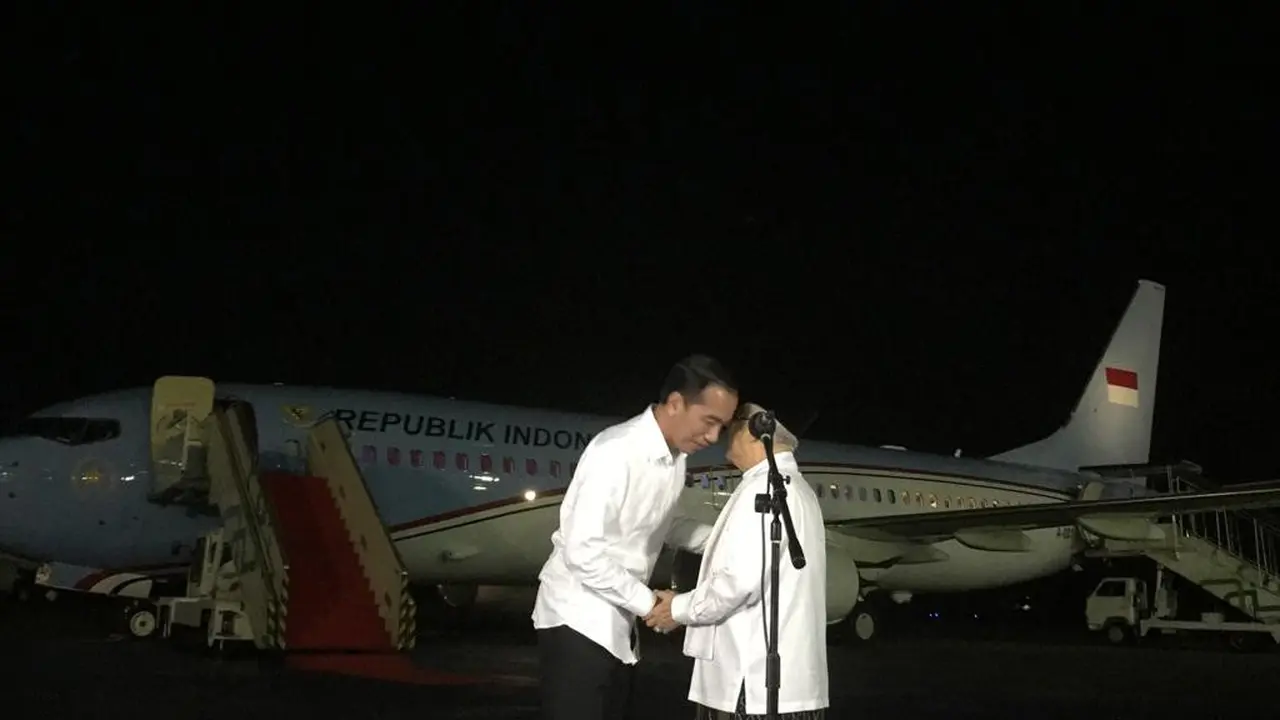 Paslon 01 Jokowi-Ma'ruf Amin di Halim Perdanakusuma, Jakarta, Kamis (27/6/2019). (Liputan6.com/Lizsa Egeham)