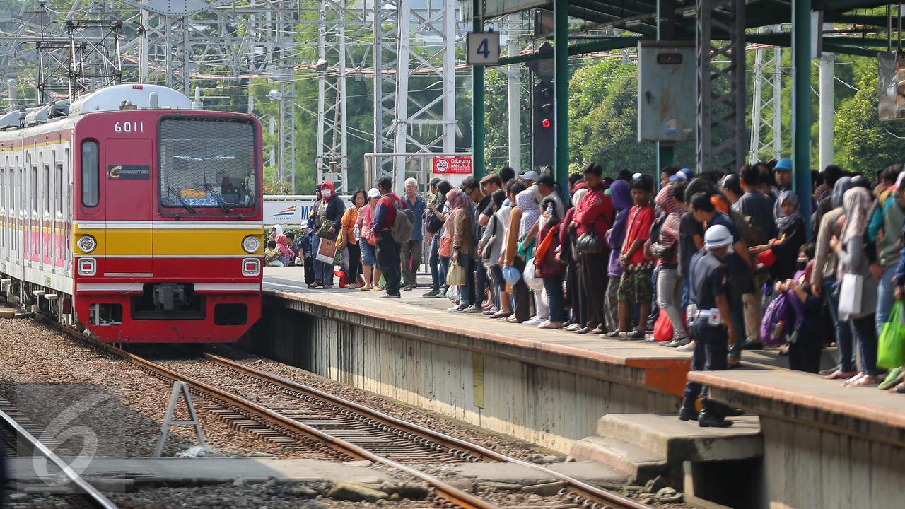 KRL Tanah Abang-Rangkasbitung Berhenti Mendadak Usai Muncul Percikan Api