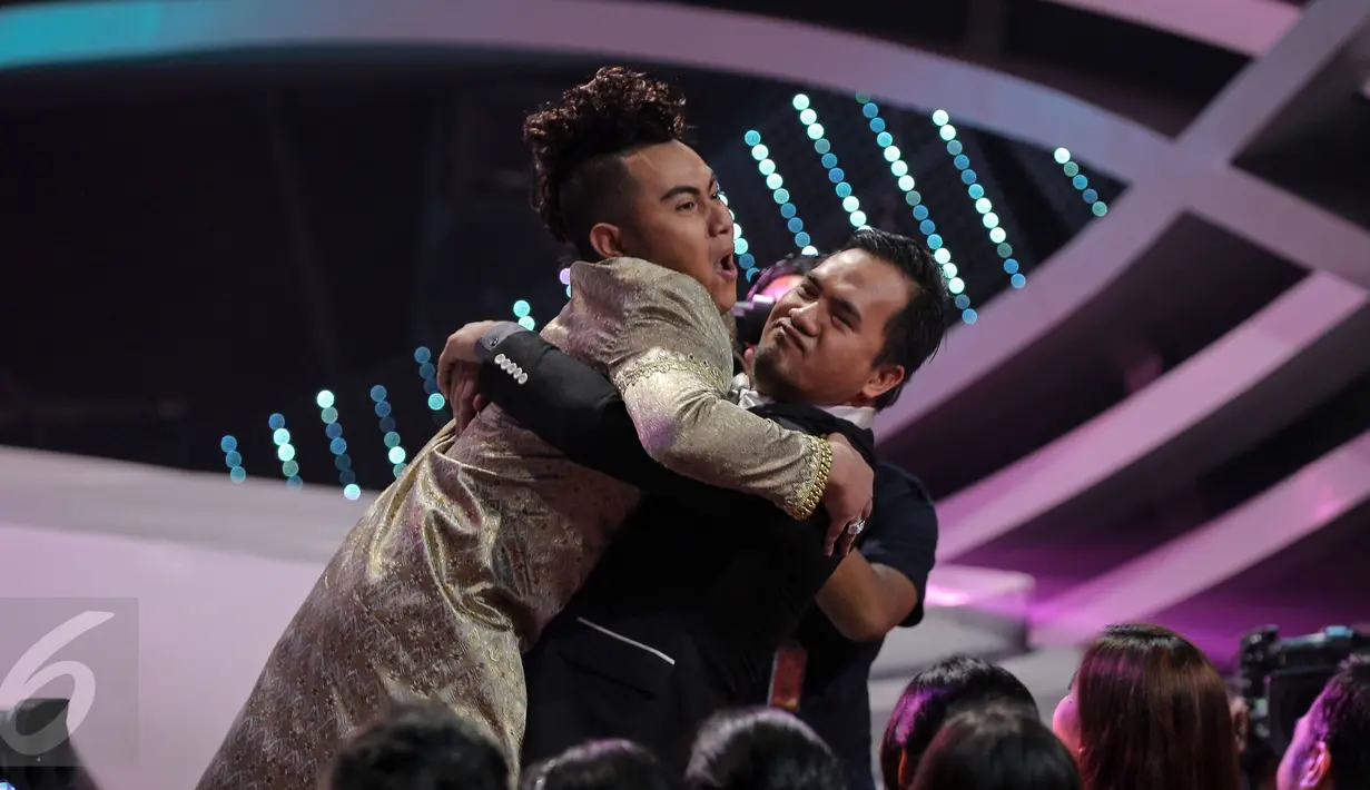 Syaiful Jamil dan Nassar di acara Indonesia Dangdut Awards (IDA) 2015, Jakarta, Rabu (28/10/2015). Perhelatan IDA 2015 menggambarkan dangdut telah menjadi bagian tidak terpisahkan dari masyarakat Indonesia. (Liputan6.com/Faizal Fanani)