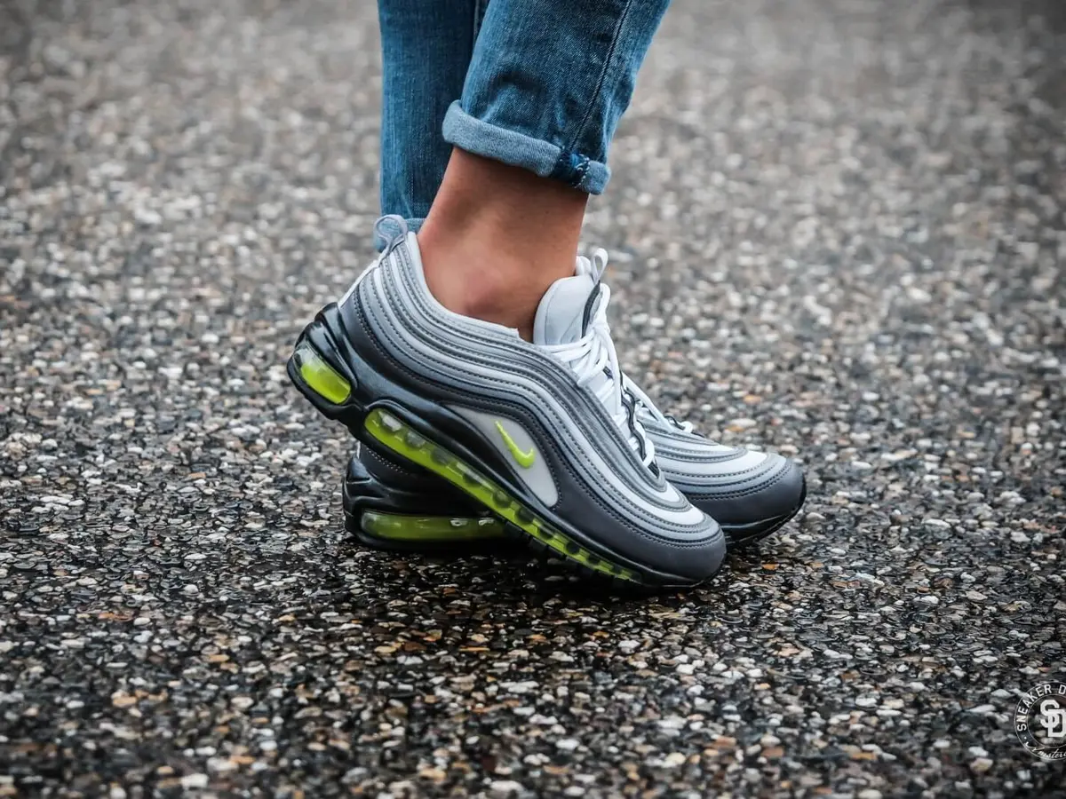 3 Sneakers Nike Ini Bangkit dari Era 90an dan Populer Lagi - Fashion  Fimela.com