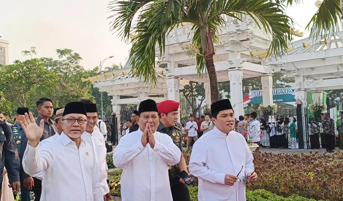 "Cocok enggak?" tanya Zulhas, sambil menunjuk Prabowo dan Erick.&nbsp;<br>