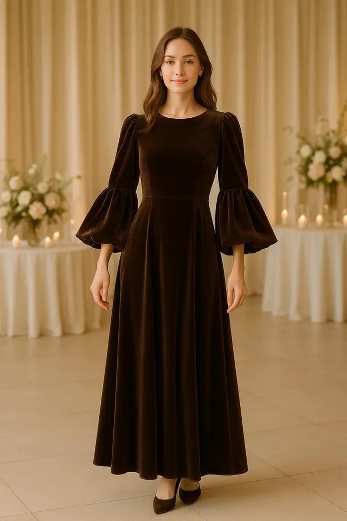 8 Inspirasi Long Dress Lengan Flare Bahan Velvet, Mewah dan Stylish