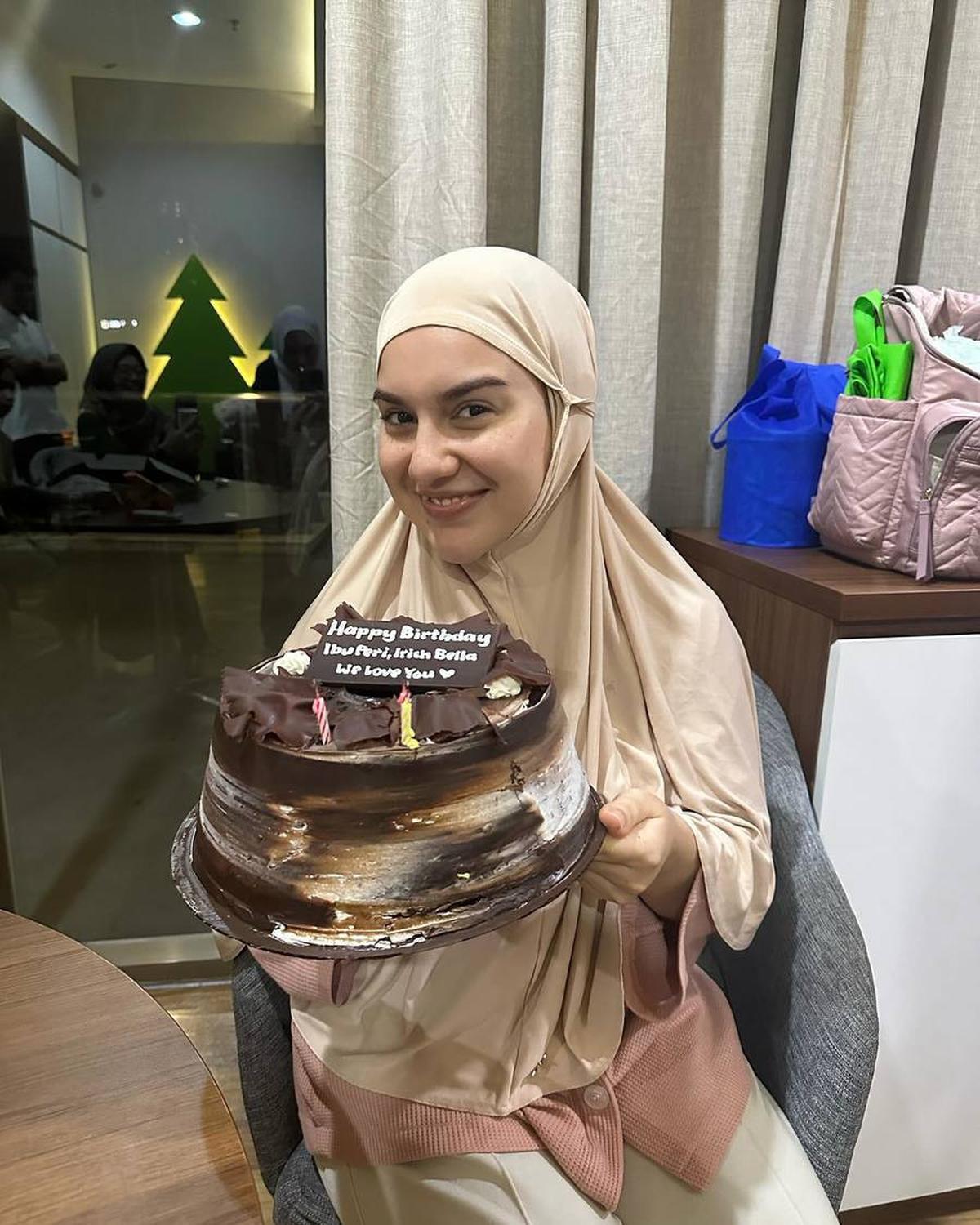 Irish Tak Diminta Hadir