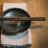 Ilustrasi sumpit. (dok. unsplash @juanencalada)