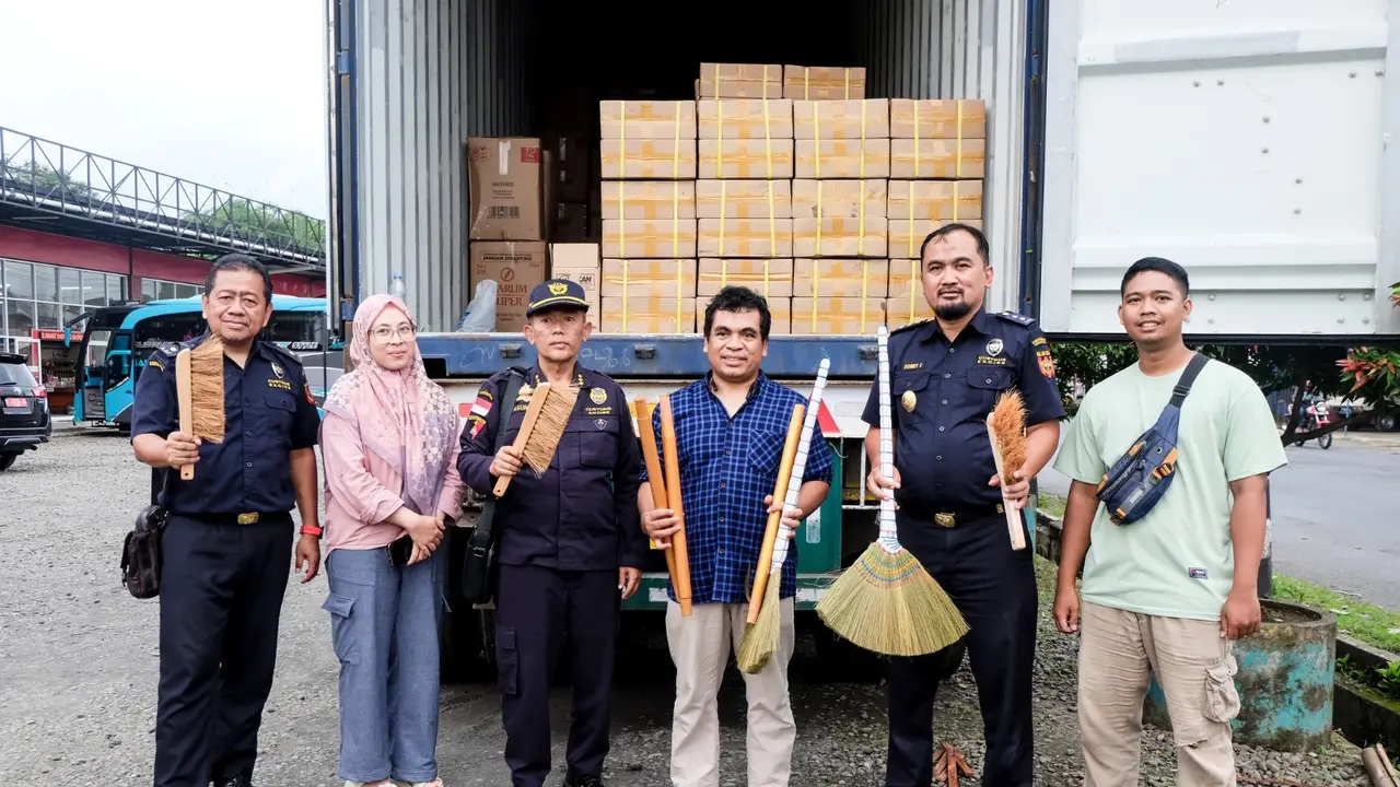 UMKM asal Purbalingga, CV Rizki Mandiri, membawa produk sikat sabut kelapa menjadi primadona di Korea Selatan. (Istimewa)