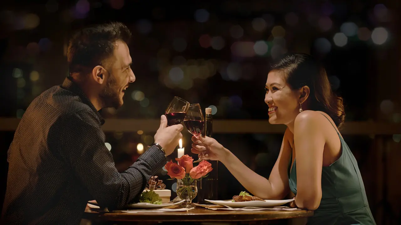 Ingin Dinner Romantis Akhir Tahun Nanti? Bikin Dia Terpesona dengan 5 Perhiasan Berlian Ini