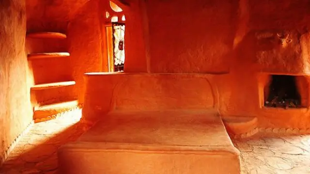 Rumah 'Flintstone' Berbahan Dasar dari Tanah Liat