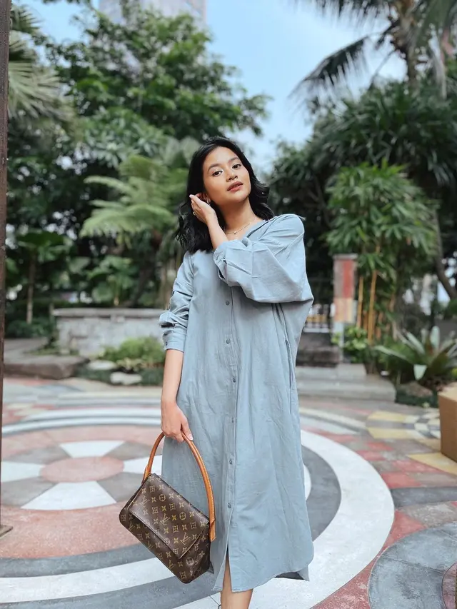 [Fimela] Pesona kecantikan Siti Adira Kania, putri Ikke Nurjanah dan Aldi Bragi yang beranjak dewasa