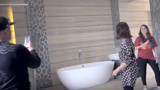 Kamar Mandi Mewah Momo Geisha