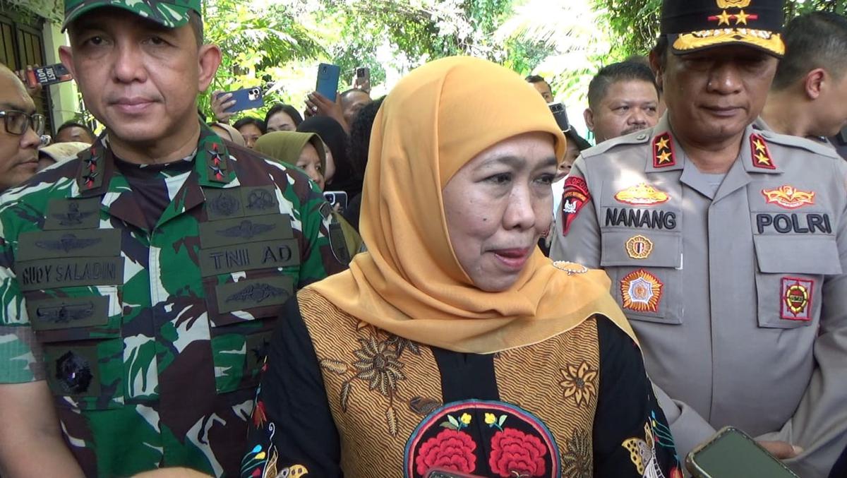 Gubernur Jawa Timur Khofifah Indar Parawansa didampingi Pangdam V/Brawijaya, Mayjen TNI Rudy Saladin dan Kapolda Jawa Timur Irjen Pol Nanang Avianto ke rumah Jokowi