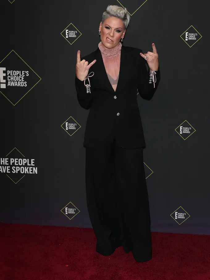 [Fimela] Pink di People's Choice Awards 2019