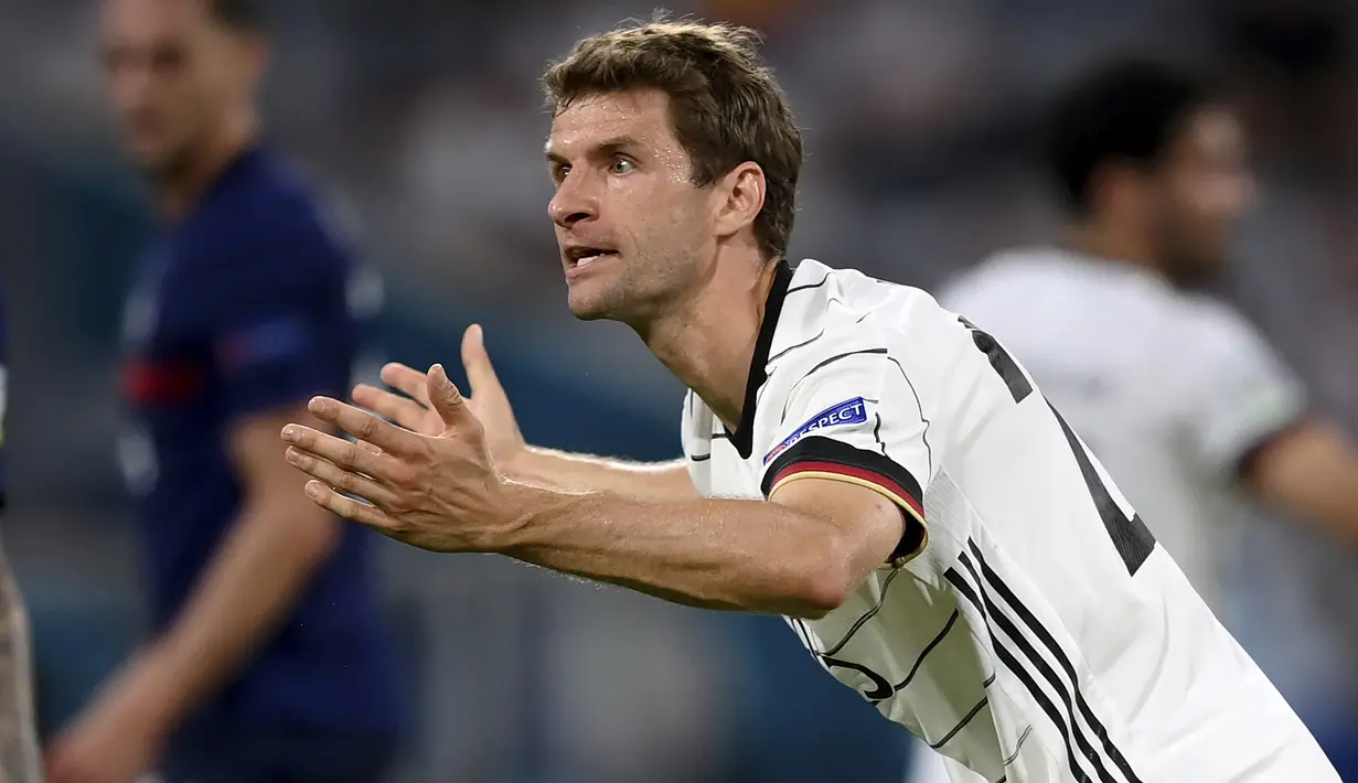 Thomas Mueller. Striker Timnas Jerman ini sudah mencetak 39 gol dan 37 assist dalam 103 caps untuk Der Panzer. Namun belum satu gol pun dicetaknya dalam 12 laga di ajang Euro yang diikutinya, yaitu Euro 2012, Euro 2016 dan Euro 2020 ini. (Foto: AP/Pool/Matthias Hangst)