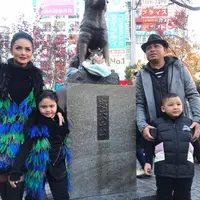 Inspiratif, mesranya pasangan ini dalam balutan penampilan yang fashionable. (Sumber foto: krisdayantilemos/instagram)