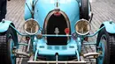 Mobil antik Bugatti T37A buatan tahun 1928 dalam acara Japan Classic Automobile 2016 di Tokyo, Minggu (4/3). 32 mobil antik keluaran tahun lawas dipamerkan. (AFP/Toshifumi Kitamura)