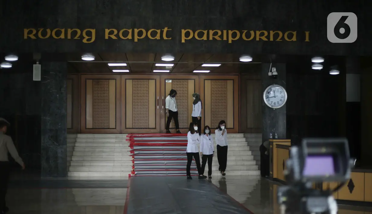 Tamu-tamu undangan Sidang Tahunan MPR 2023 di antaranya adalah Presiden dan Wakil Presiden, Mantan Presiden dan Mantan Wakil Presiden, Mantan Ketua MPR/DPR/DPD, Pimpinan Lembaga Negara, Seluruh Anggota MPR yang terpilih dari DPR dan DPD, dan Menteri Kabinet Indonesia Maju serta pejabat setingkat menteri. (Liputan6.com/Faizal Fanani)