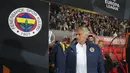 Pelatih Fenerbahce, Jose Mourinho memasuki lapangan pertandingan saat laga Liga Europa 2024/2025 melawan FC Twente di FC Twente stadium, Enschede, Belanda, Jumat (04/10/2024) dini hari WIB. (AP Photo/Peter Dejong)