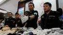 Direktur Tipid Narkotika, Mabes Polri Irjen Arman Depari memamerkan sabu yang berhasil mereka amankan dari sindikat India-Indonesia, Jakarta, Kamis (12/06/2014) (Liputan6.com/Faizal Fanani)