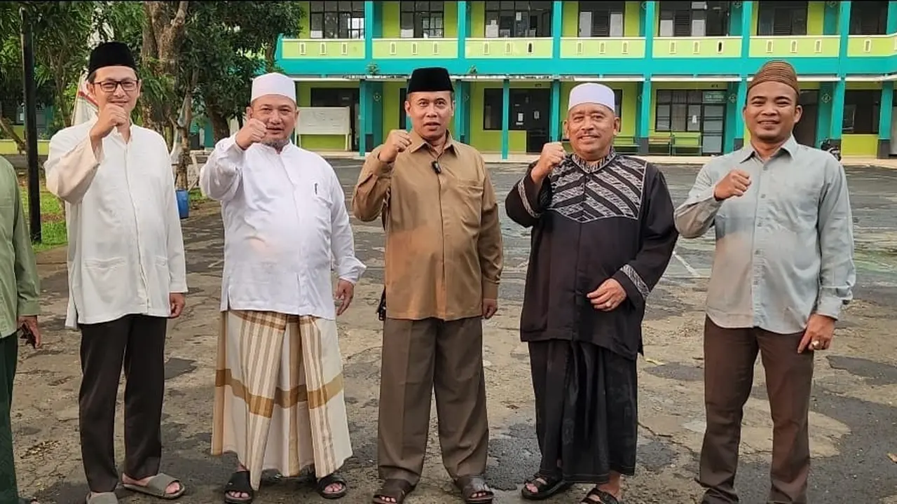 Dalam rangka memperingati Hari Santri yang jatuh pada 22 Oktober 2025, Ketua Forum Silaturahmi Pondok Pesantren (FSPP) se-Tangerang Selatan KH Aditia Warman
