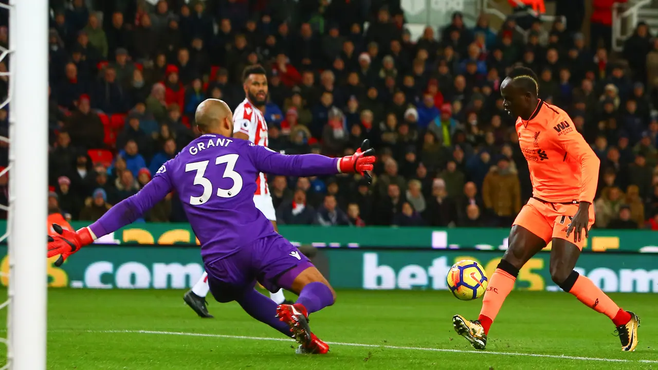 Liverpool Benamkan Stoke City