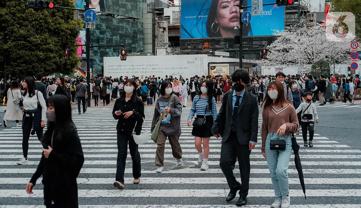 Gunan mengatasi hal ini, pemerintah Jepang menawarkan kompensasi sebesar $7.700 atau setara Rp122,7 juta tiap keluarga untuk pindah dari wilayah metropolitan Tokyo. (Liputan6.com/Faizal Fanani)
