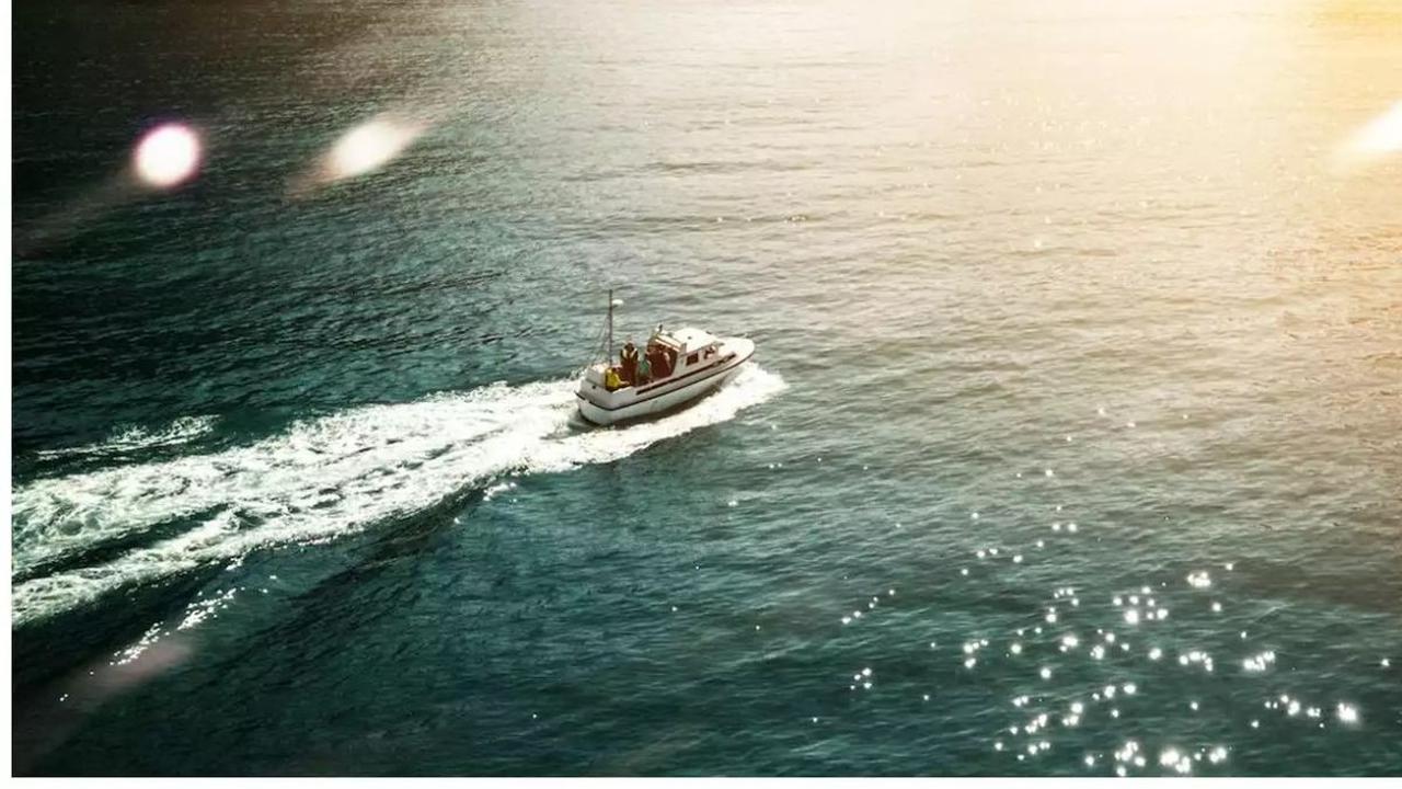Pemandangan laut yang indah membuat siapapun yang melihatnya akan merasa nyaman dan betah ingin berlama-lama di pinggiran pantai.<br>