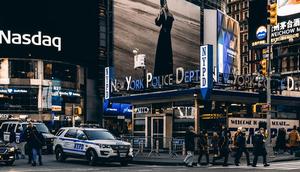 (Ilustrasi bursa saham Nasdaq, pencatatan saham coinbase) Dok: Unsplash/Meric Dagli