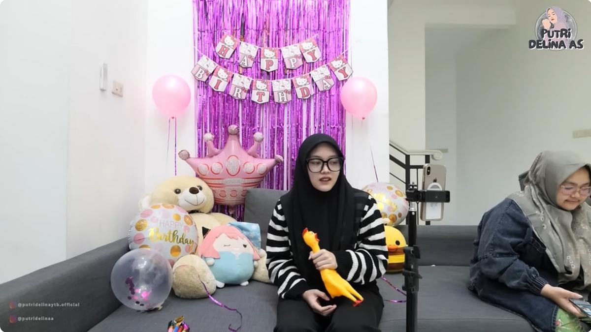 Belum Bisa Ketemu Langsung, 10 Potret Putri Delina Rayakan Ulang Tahun Bintang Lewat Video Call - Ajak Rizky Febian dan Rizwan Fadilah
