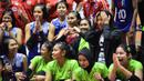 <p>Para pemain Timnas voli putri Indonesia dan Thailand berfoto bersama usai laga final turnamen bola voli putri U-18 Princess Cup 2024 di Nakhom Pathon, Thailand, Kamis (13/6/2024). Indonesia menjadi runner-up setelah dikalahkan Thailand 1-3 (19-25, 17-25, 26-24, 17-25). (Dok. PBVSI)</p>