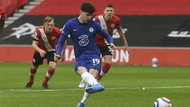 FOTO: Takumi Minamino Cetak Gol, Southampton Paksa Chelsea Bermain Imbang 1-1 - Mason Mount