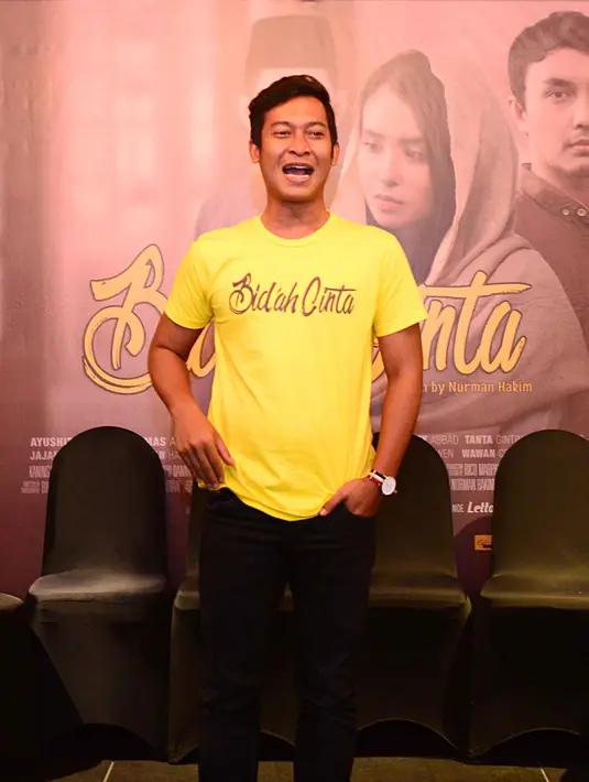 Memerankan seperti perempuan sebagai Sandra, ia merasakan bahwa peran ini sangat berbeda dari film-film sebelumnya. Meski baru sekalai, tampil menjadi transgender, actor 28tahun itu berusaha tampil maksimal. (Nurwahyunan/Bintang.com)