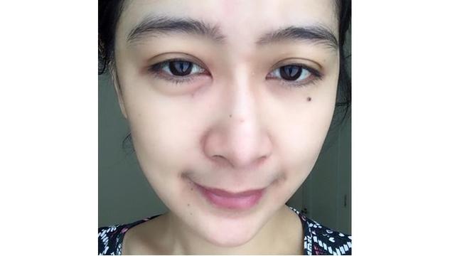 Memiliki alis tebal, membuat Uut tak perlu repot untuk sulam alis.