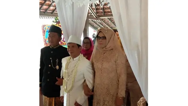 Resmi Menikah, Ini 6 Momen Mesra Pernikahan Ginanjar dan Tiara Amalia