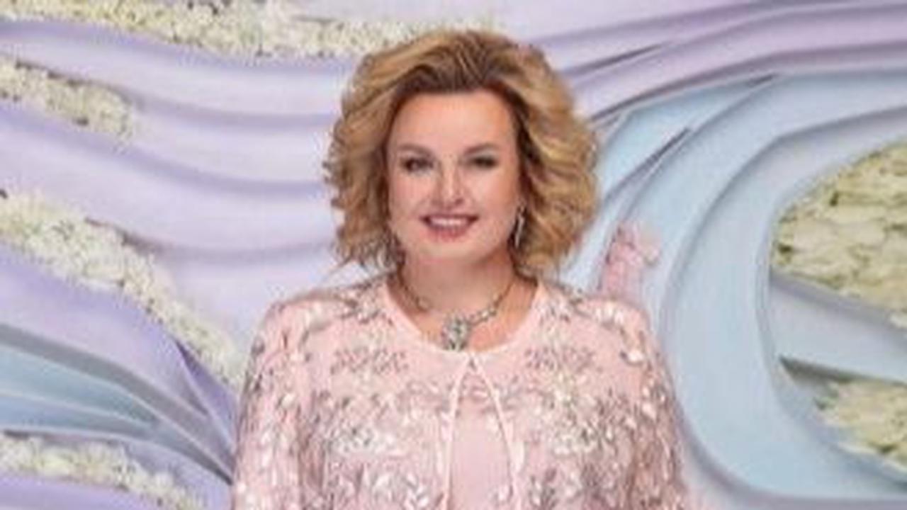 <b>Kebaya dengan Aksen Outer</b>