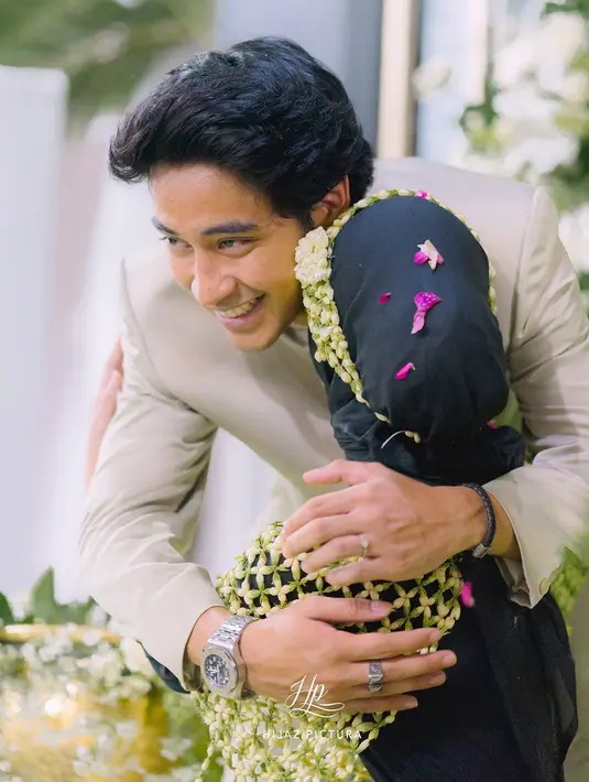 Momen siraman Adiba Khanza. [Foto: Instagram/hijazpictura]