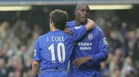 Carlton Cole (kanan) lahir di Croydon, Inggris, 12 Oktober 1983 dan memualai karir sebagai pemain profesional di Chelsea pada tahun 2001. (EPA/Geoff Caddick)