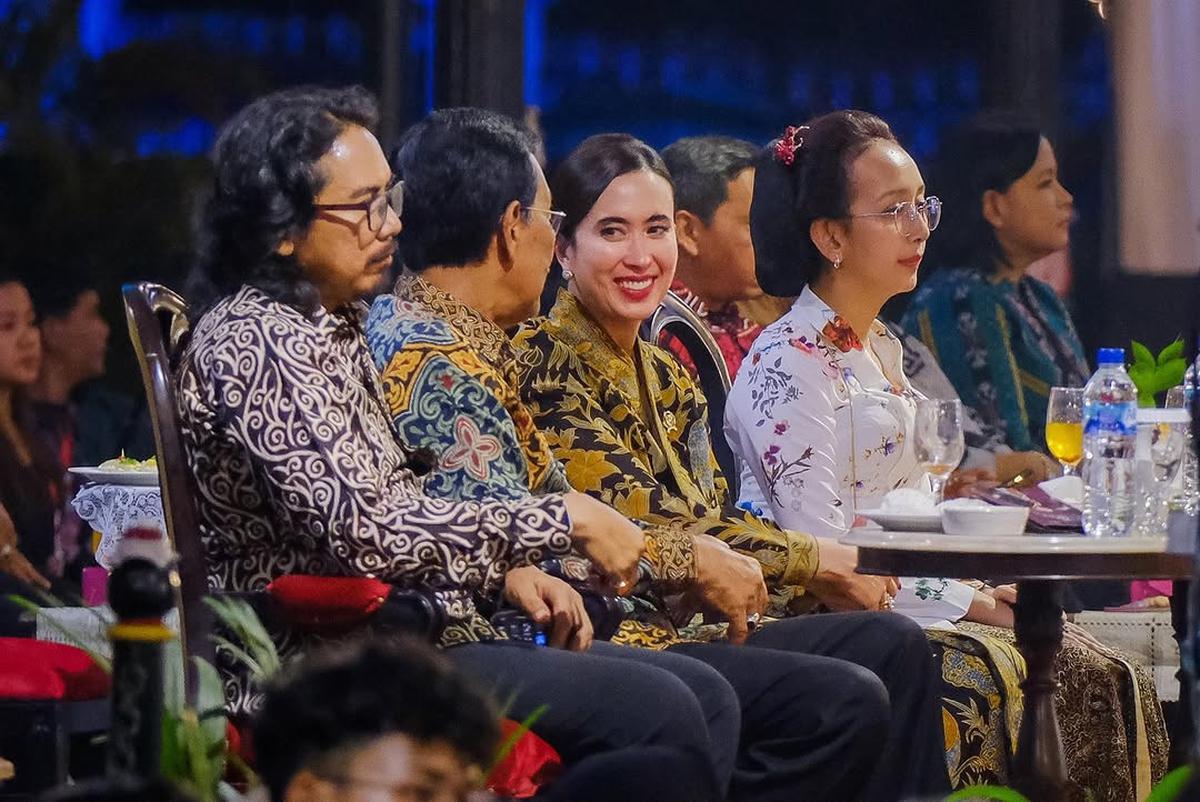 Potret Widiyanti Putri Wardhana Bersama Sri Sultan Hamengkubuwono X Hadiri Penutupan Pameran Parama Iswari