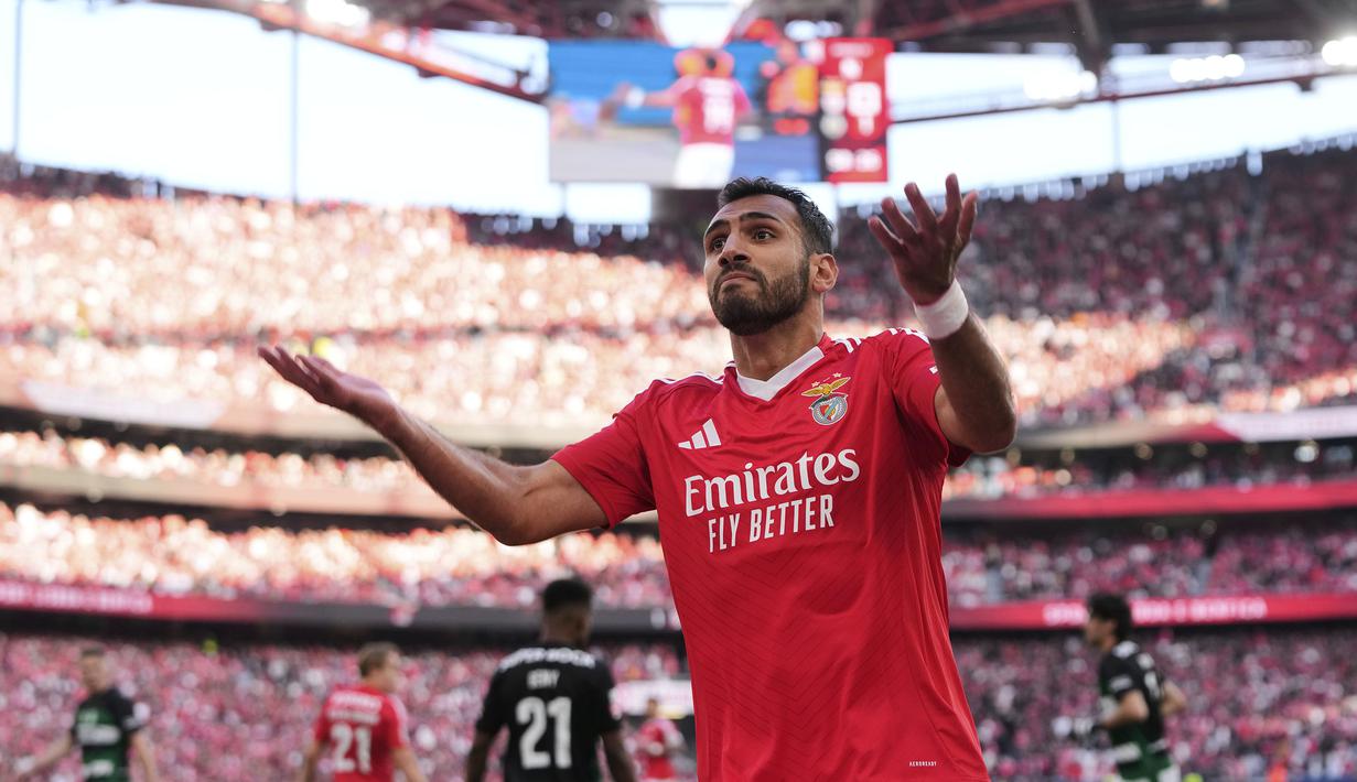 Pemain Benfica, Vangelis Pavlidis dalam laga lanjutan Liga Portugal 2024/2025 melawan Sporting di Stadion da Luz, Lisbon, Portugal, Sabtu (10/05/2025) waktu setempat. (AP Photo/Armando Franca)