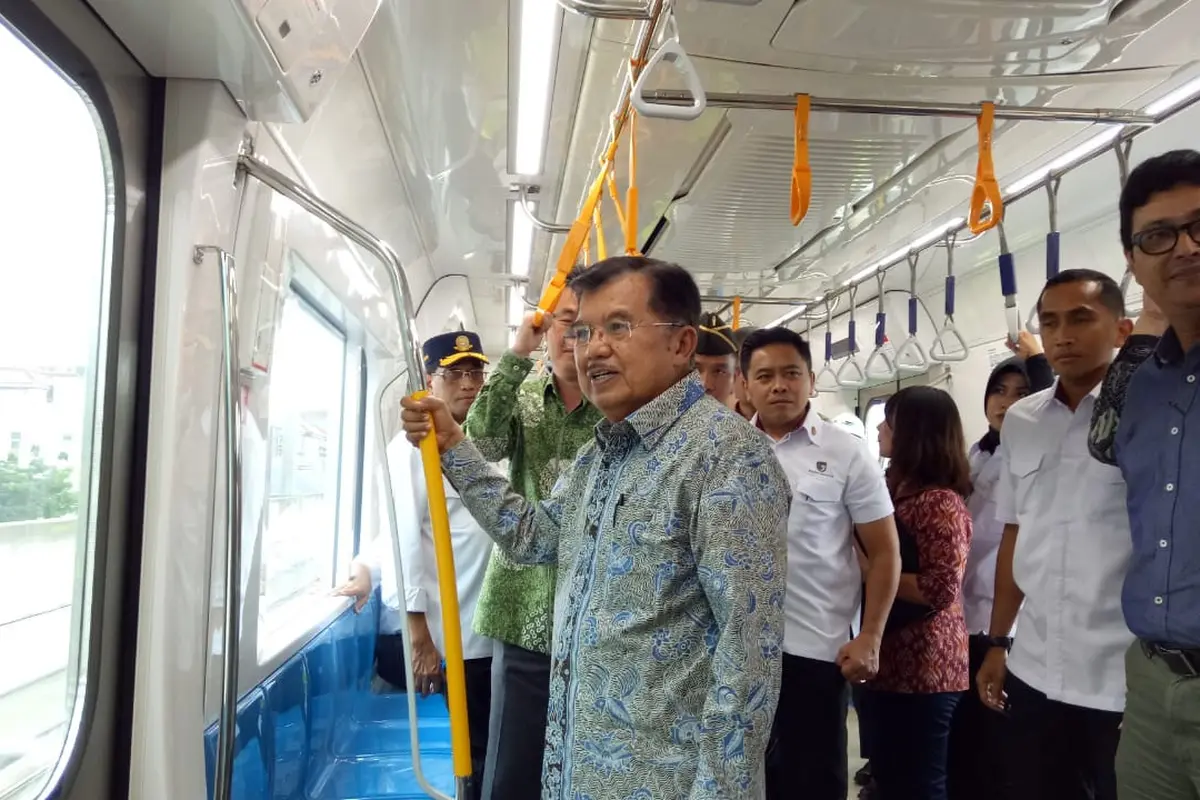 Moda Raya Terpadu (MRT) akan segera dioperasikan pada Maret 2019. Jelang pengoprasian, Wakil Presiden Jusuf Kalla meninjau Mass Rapid Transit atau MRT, Rabu (20/2/2019).