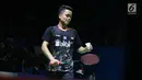 Pebulu tangkis unggulan ketujuh tunggal putra Indonesia Open 2019, Anthony Sinisuka Ginting saat melawan Kantaphon Wangcharoen (Thailand) di babak 16 besar Indonesia Open 2019 di Istora Senayan, Jakarta, Kamis (18/7/2019). Anthony kalah 20-22, 21-11, 19-21. (Liputan6.com/Helmi Fithriansyah)