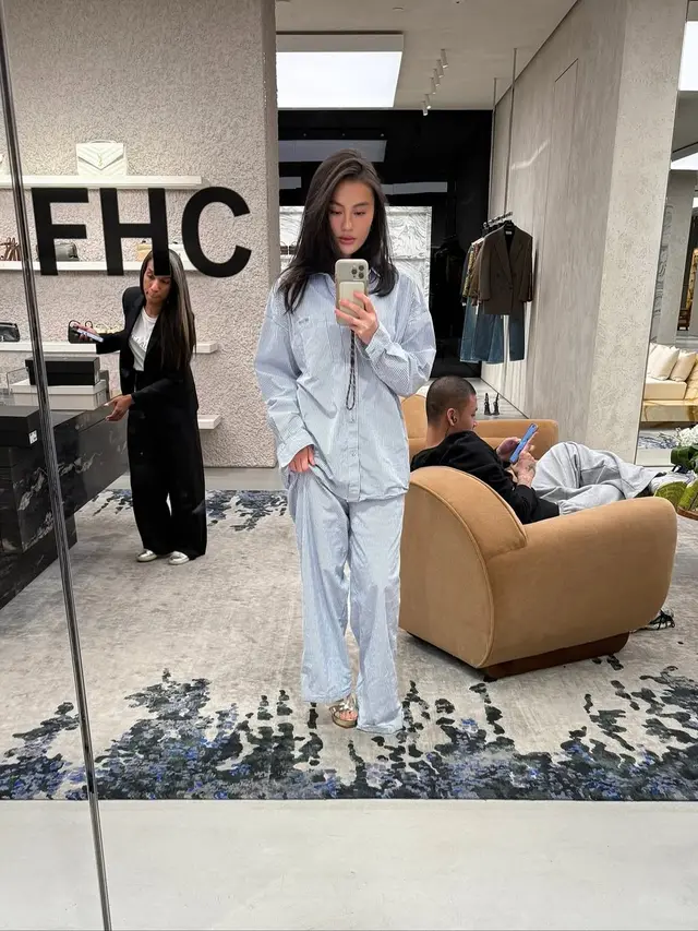 Model Rambut Agnez Mo Terbaru, Stylish dengan Rambut Panjang Bervolume