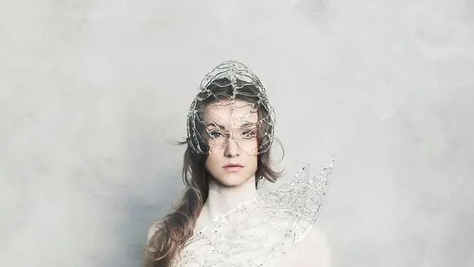 Sisi Perempuan Dibalik Indahnya Perhiasan Kaca