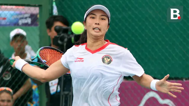 Foto: Aksi Aldila Pimpin Tim Tenis Beregu Putri Indonesia Rebut Emas SEA Games 2023, Comback Manis setelah Tertinggal di Partai Pertama