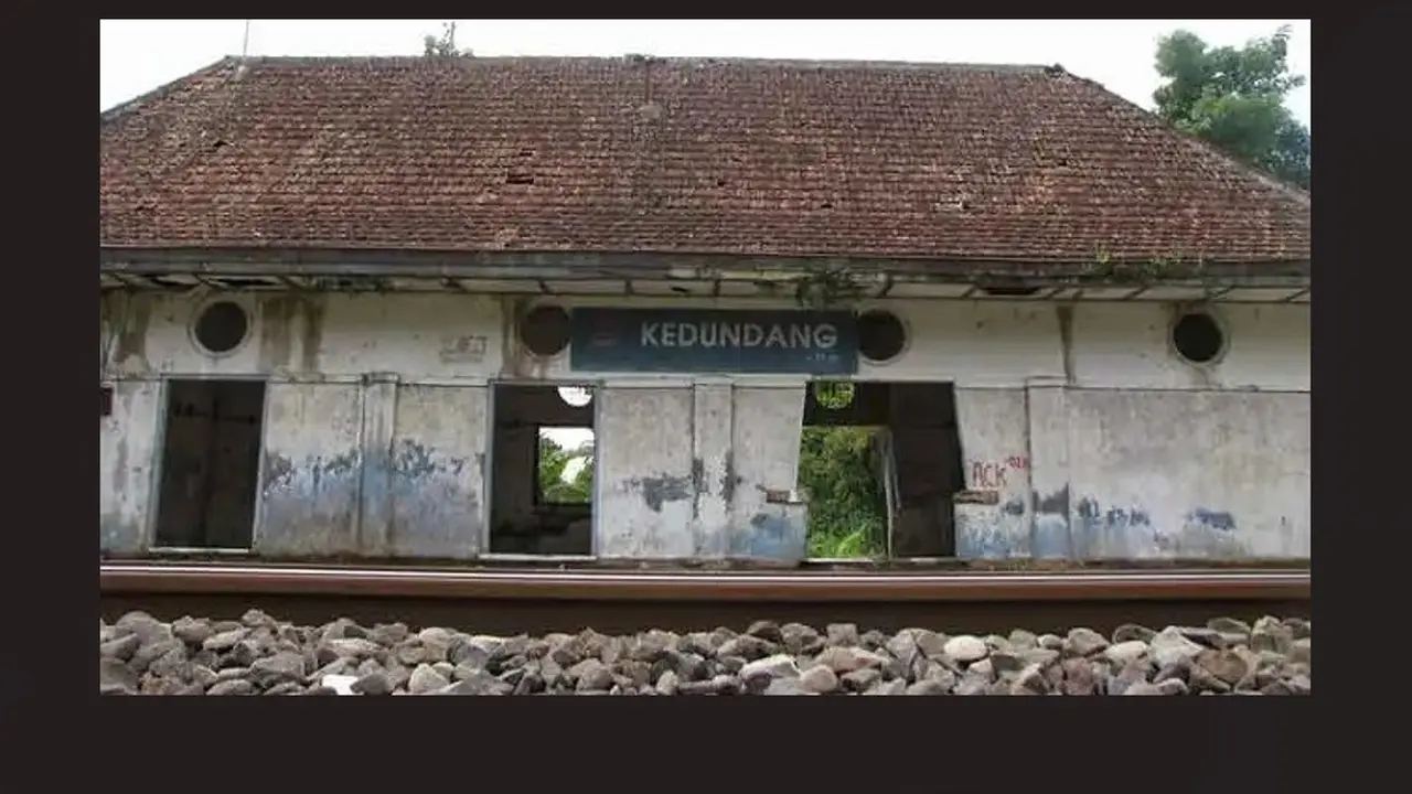 PT Kereta Api Indonesia (KAI) diduga telah membongkar bangunan Cagar Budaya Stasiun Kedundang, Kulon Progo, Yogyakarta tanpa izin pihak Kadipaten Pakualaman.