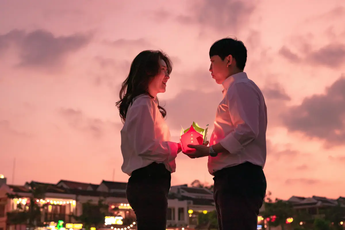 romantis kencan jatuh cinta bahagia