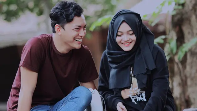 Mulai Go Public, Ini 6 Momen Manis Putri Delina dan Kekasih
